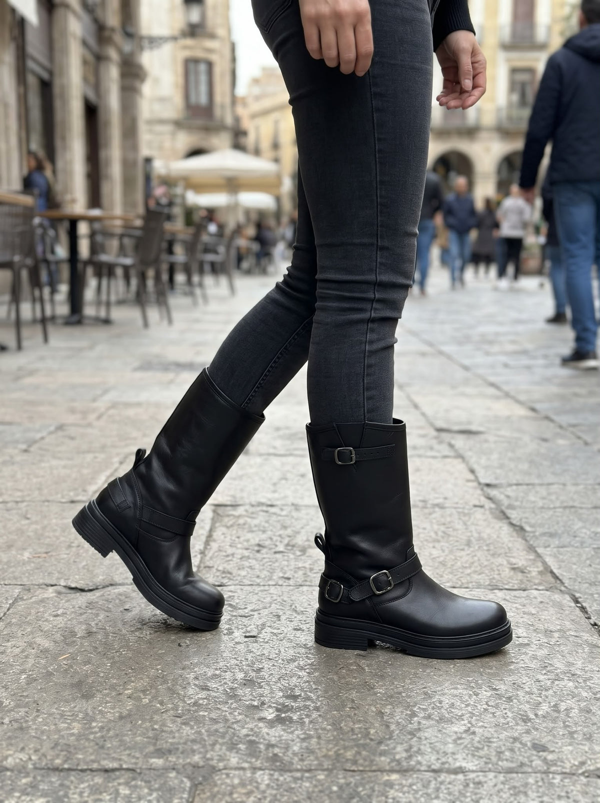 ANFIBIO BIKER IN VERA PELLE CON FIBBIE E PLATFORM -LIA-