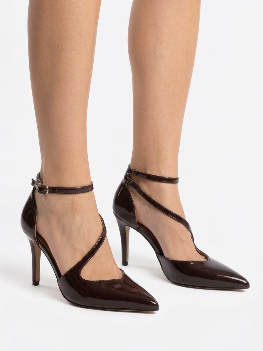 DECOLLETE CON CINTURINO IN VERNICE CON TACCO A SPILLO 9.5 CM