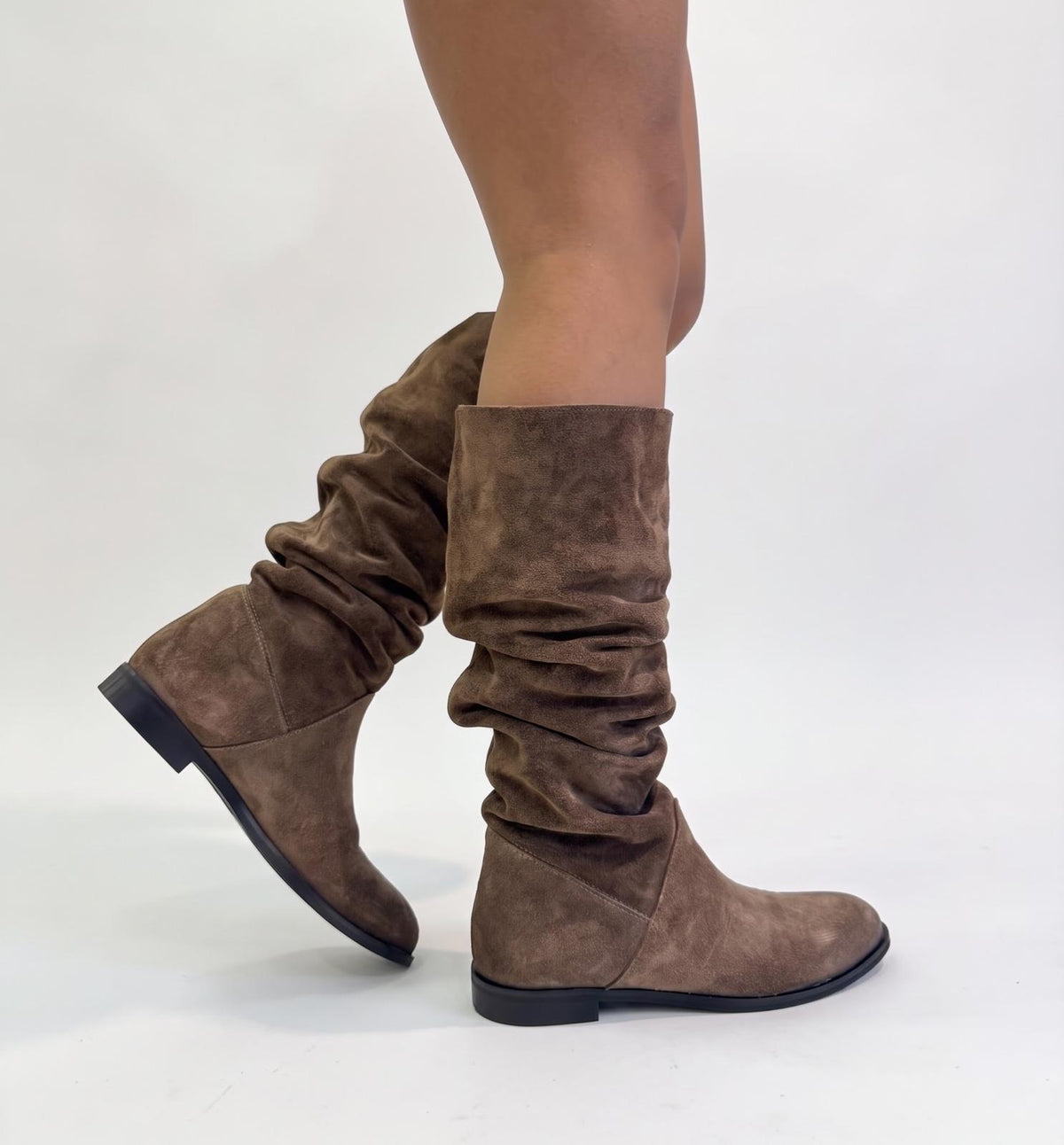 STIVALE ARTIGIANALE IN VERA PELLE CON GAMBALE ARRICCIATO -TRILLY-